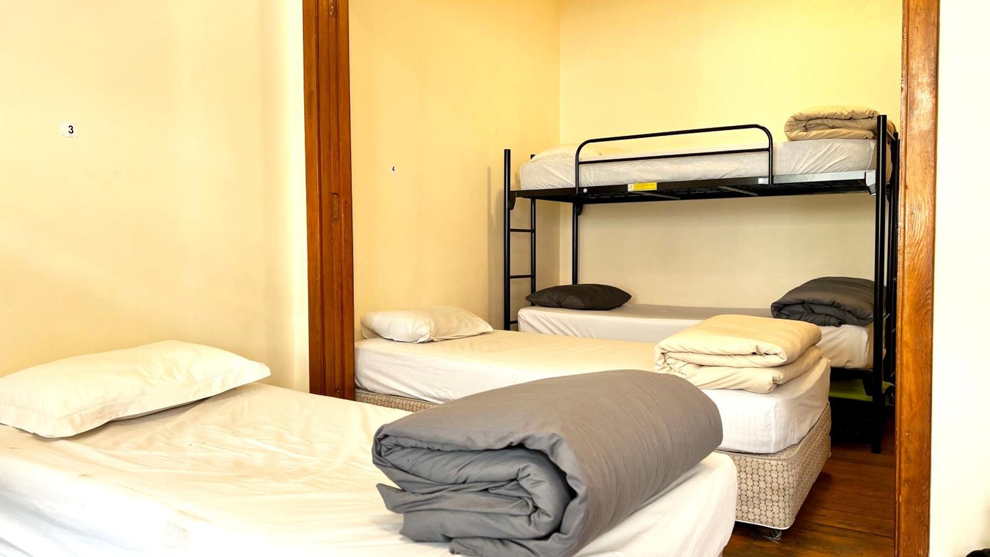 Хостел Long Street Backpackers (Adults Only) Кейптаун Экстерьер фото
