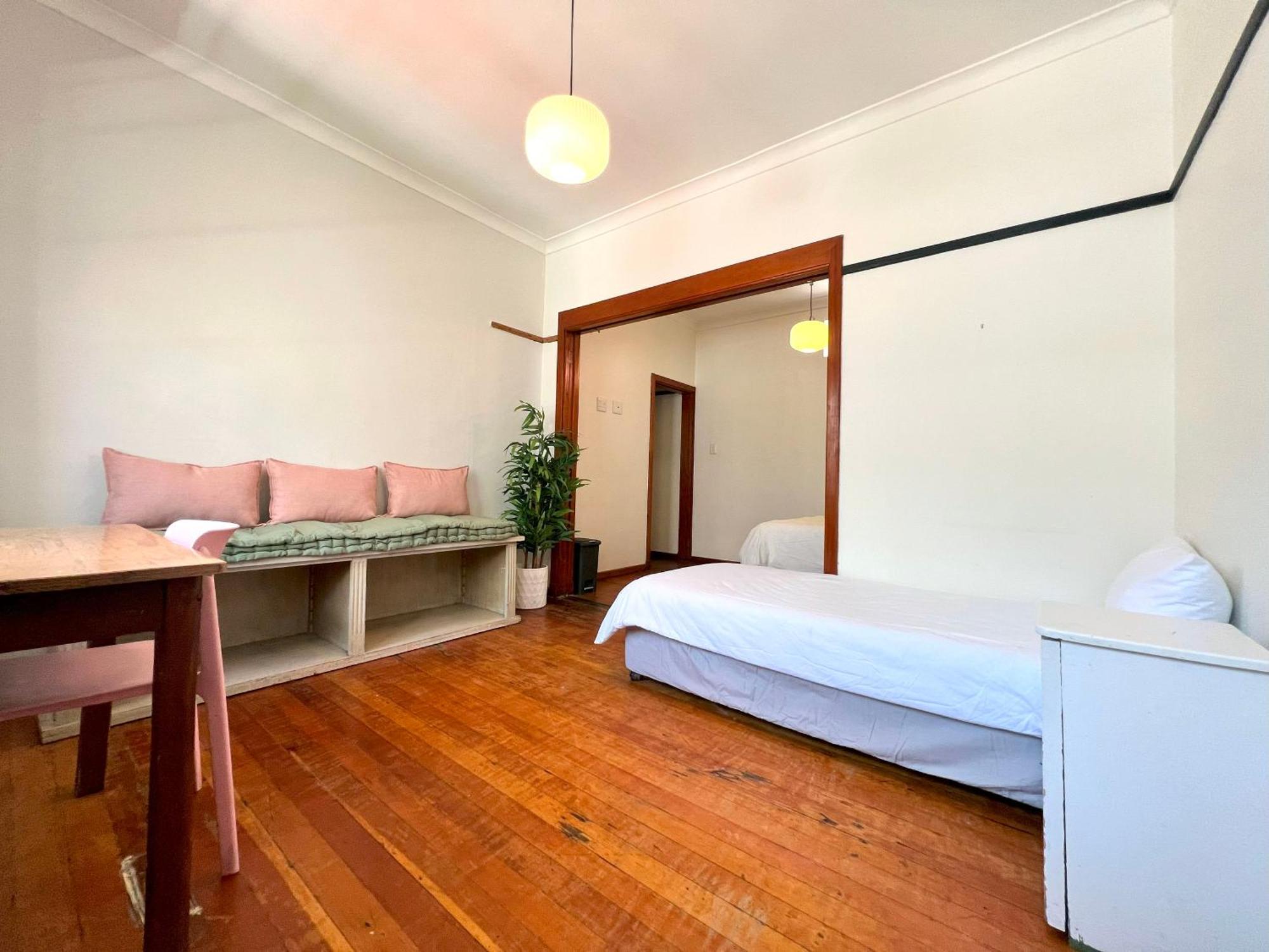 Хостел Long Street Backpackers (Adults Only) Кейптаун Экстерьер фото